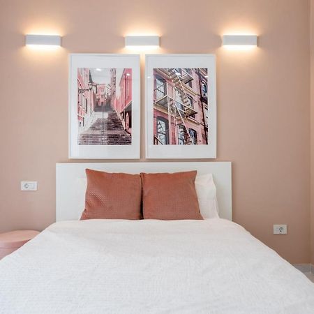 Fantastic City Center Apartment Bukarest Exteriör bild