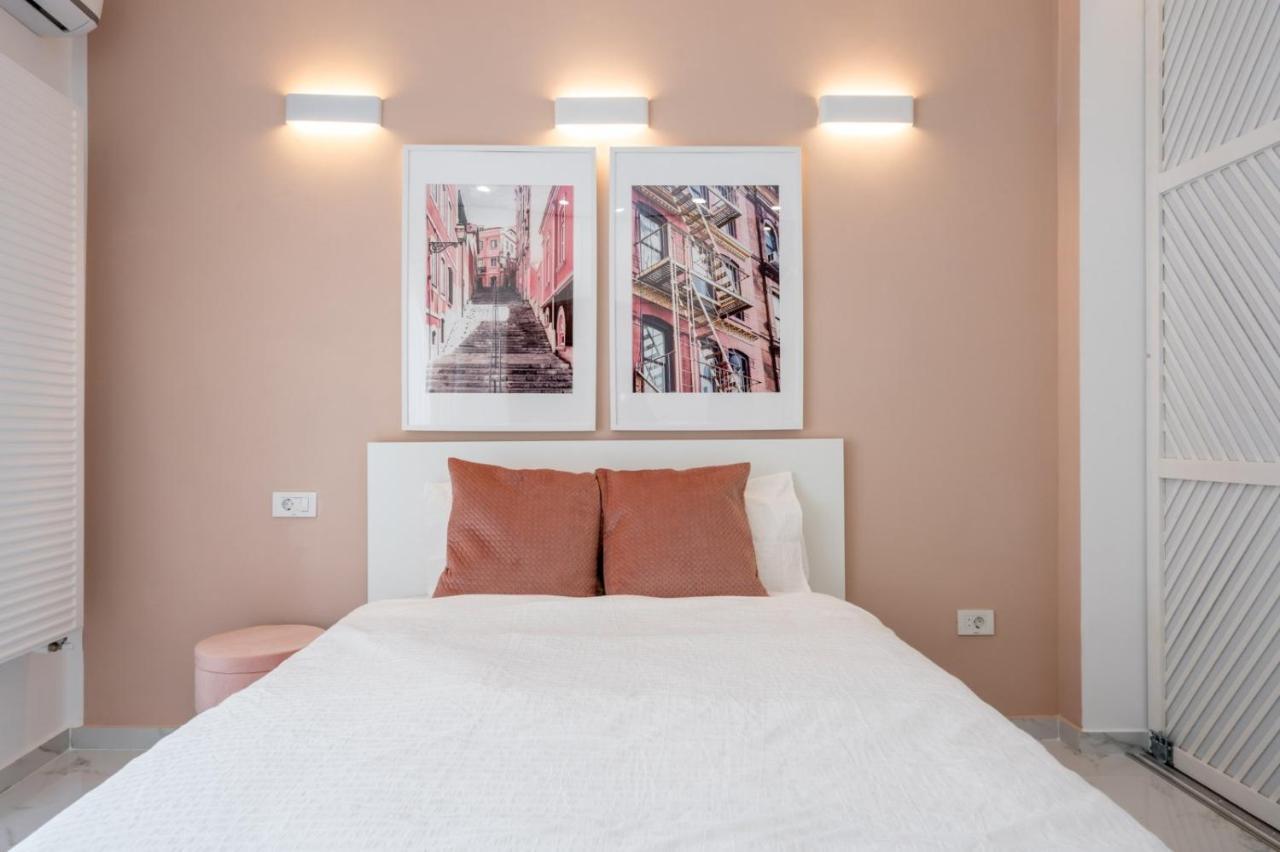 Fantastic City Center Apartment Bukarest Exteriör bild