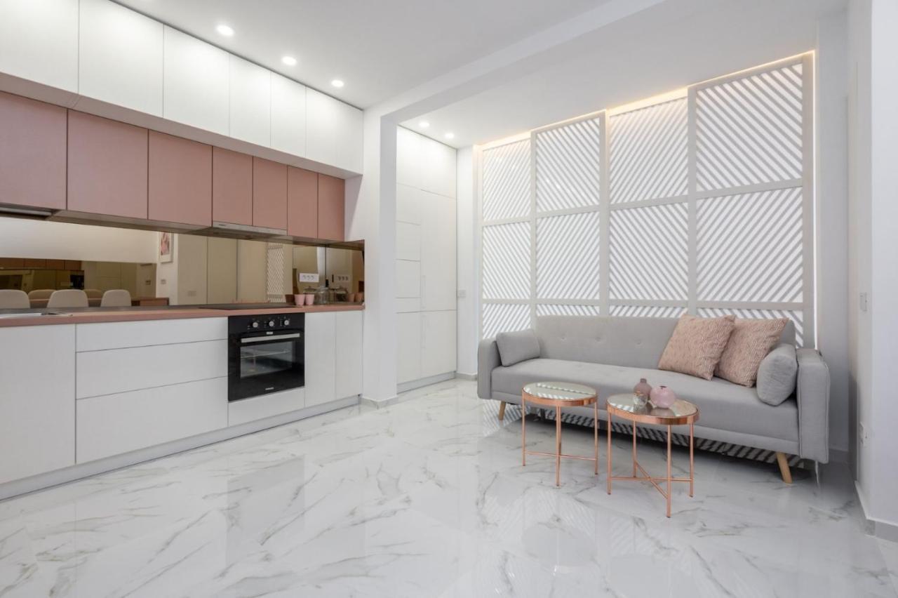Fantastic City Center Apartment Bukarest Exteriör bild