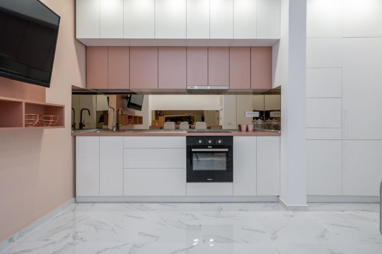 Fantastic City Center Apartment Bukarest Exteriör bild